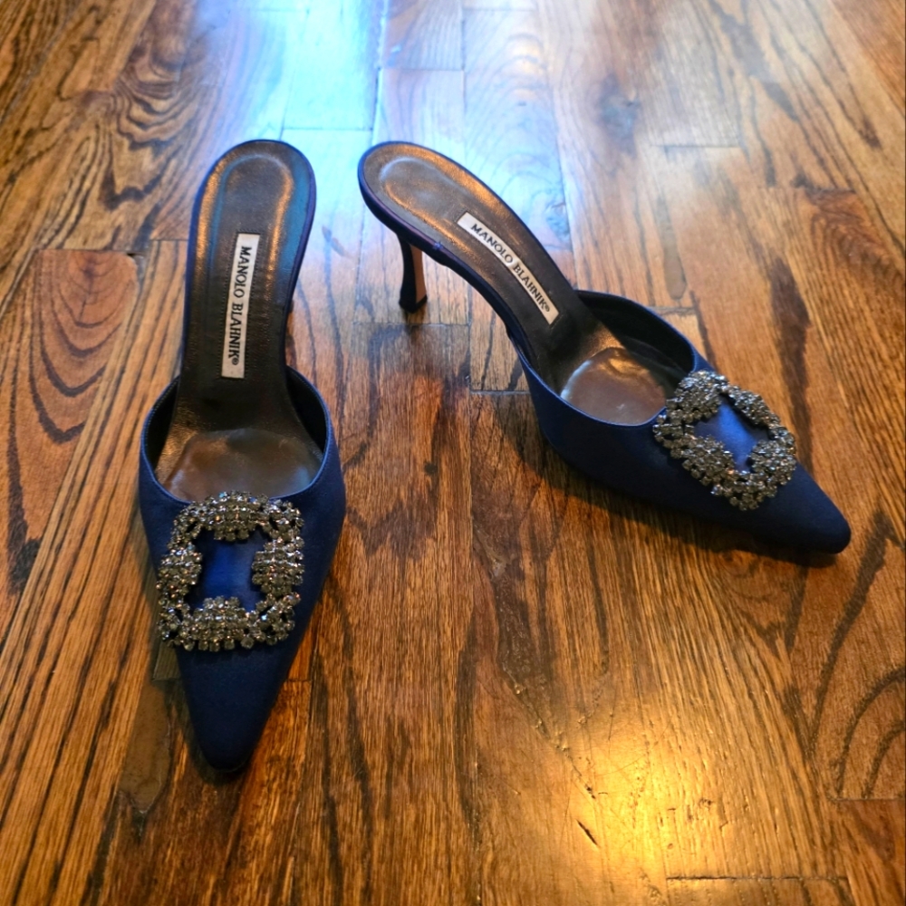 Manolo Blahnik Hangisi Blue Heels